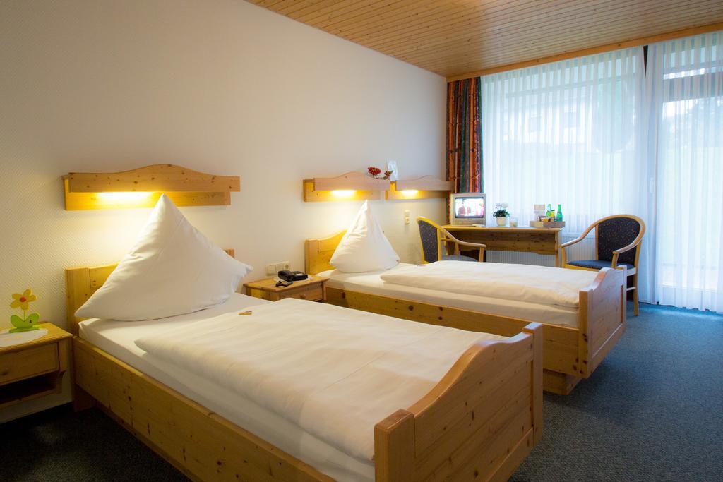 Hotel Am Lingelbach Knüllwald Quarto foto